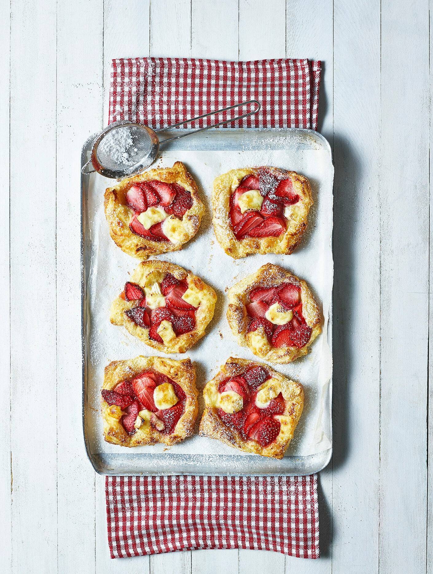STRAWBERRY & BRIE TARTS • The Cheese Lover